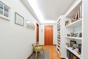 Image 6 - 923857