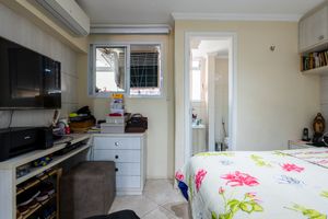 Image 24 - 923859
