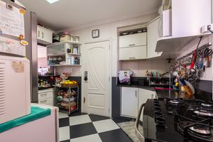 Image 19 - 923859