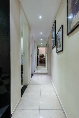 Image 12 - 923859