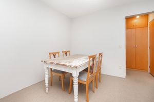 Image 4 - 923861