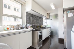 Image 11 - 923867