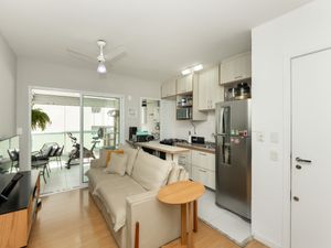 Image 1 - 923868