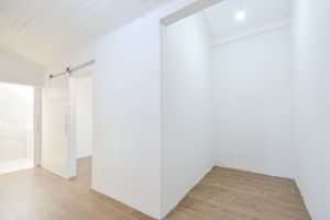 Image 38 - 923881