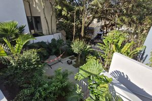Image 90 - 923885