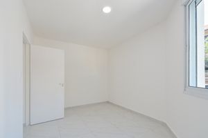 Image 32 - 923886