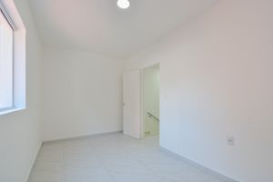 Image 19 - 923886
