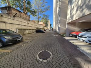 Image 19 - 923895