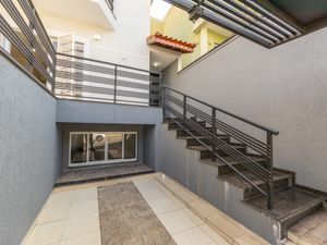 Image 31 - 923897