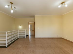 Image 19 - 923897