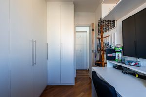 Image 21 - 923903