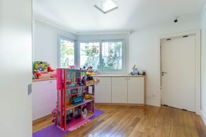 Image 17 - 923904