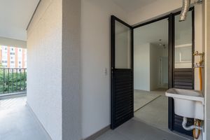 Image 19 - 923910