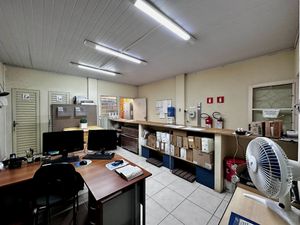 Image 3 - 923911