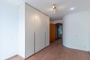 Image 33 - 923913