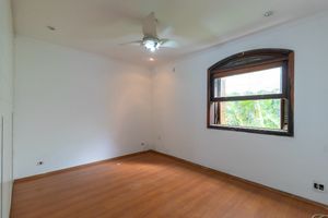 Image 19 - 923913