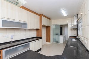 Image 13 - 923931