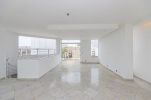 Image 32 - 923931