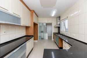 Image 11 - 923931