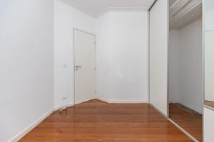 Image 17 - 923931