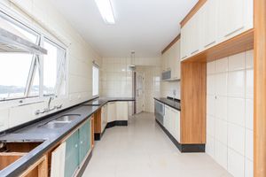 Image 12 - 923931
