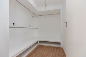 Image 30 - 923931