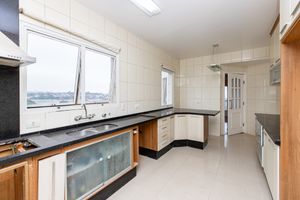 Image 10 - 923931