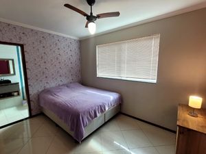 Image 19 - 923935