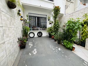 Image 19 - 923939