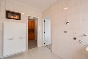 Image 34 - 923942
