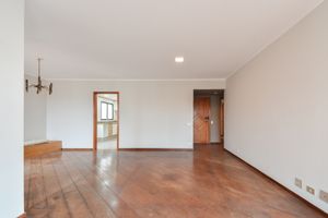 Image 4 - 923942