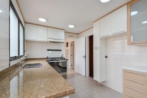 Image 28 - 923942