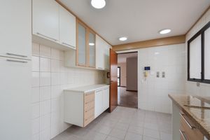 Image 32 - 923942