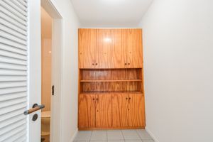 Image 35 - 923942