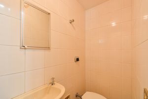 Image 38 - 923942