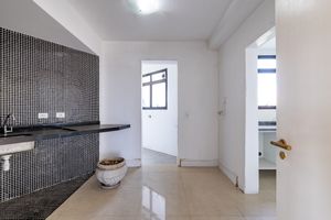 Image 17 - 923943