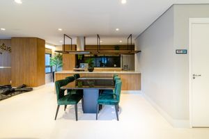 Image 3 - 923945