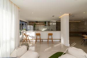Image 19 - 923945