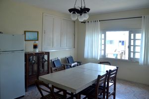 Image 11 - 923951