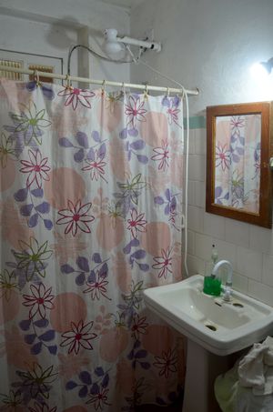 Image 33 - 923951
