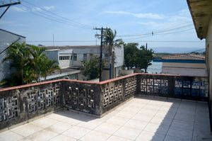 Image 1 - 923951