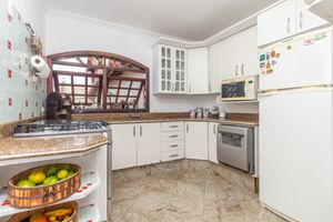 Image 17 - 923957