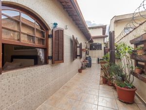 Image 33 - 923957