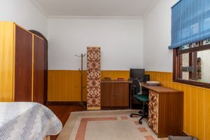 Image 22 - 923957