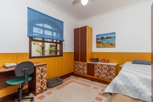 Image 24 - 923957
