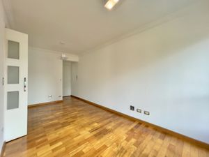 Image 3 - 923958