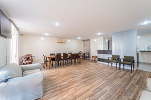 Image 32 - 923958