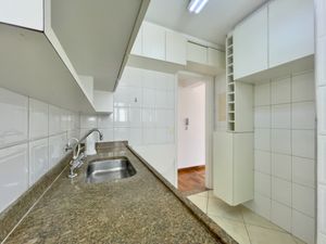 Image 18 - 923958
