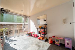 Image 25 - 923958
