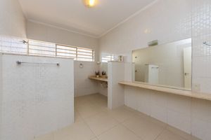 Image 23 - 923968